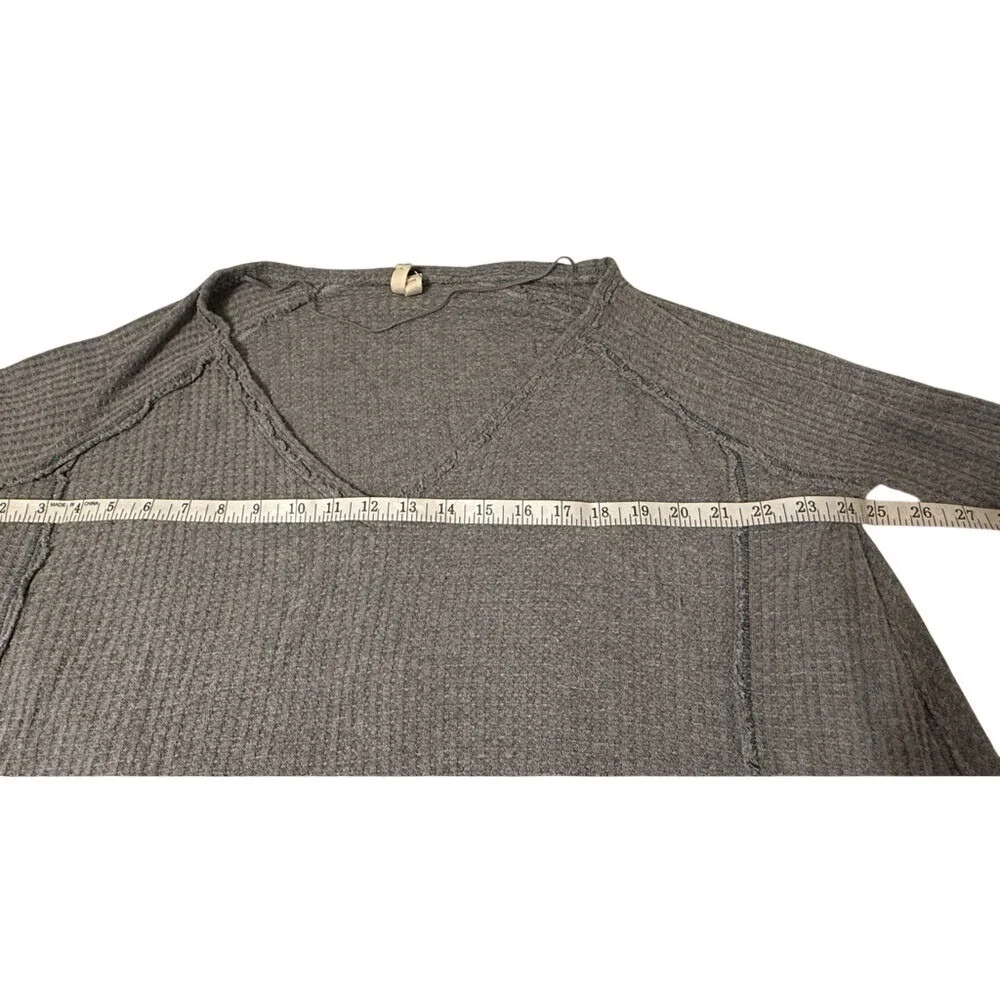 WE THE FREE Grey Thermal Waffle Knit Cozy Sweater‎ with Thumb Holes Size Small